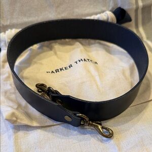 Parker Thatch Navy shoulder strap